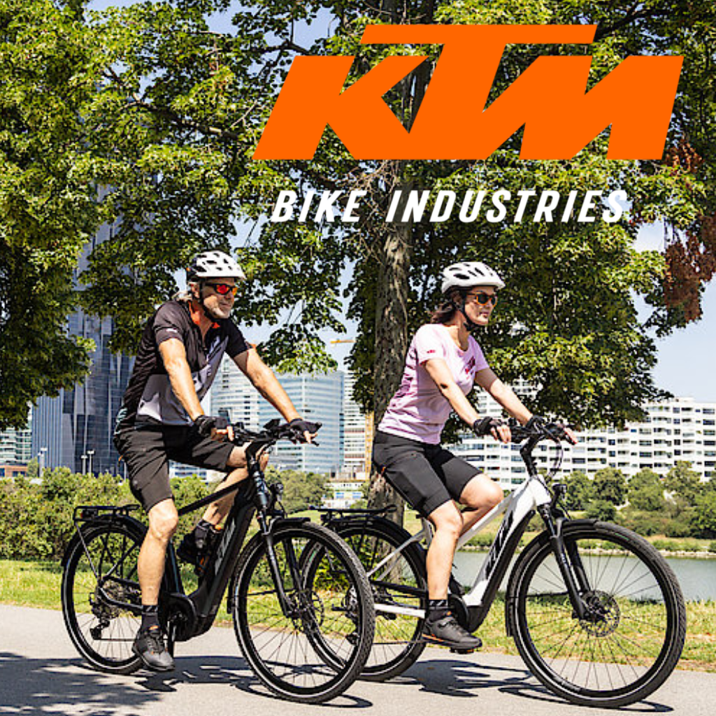 KTM is een Oostenrijks fietsmerk, dat ook wel bekend is van haar moto’s. Ze hebben zowel elektrische fietsen, stadsfietsen als koersfietsen. Ze hebben een uitgebreid gamma met kwalitatieve fietsen. Kom deze fietsen zeker eens ontdekken in onze winkel.