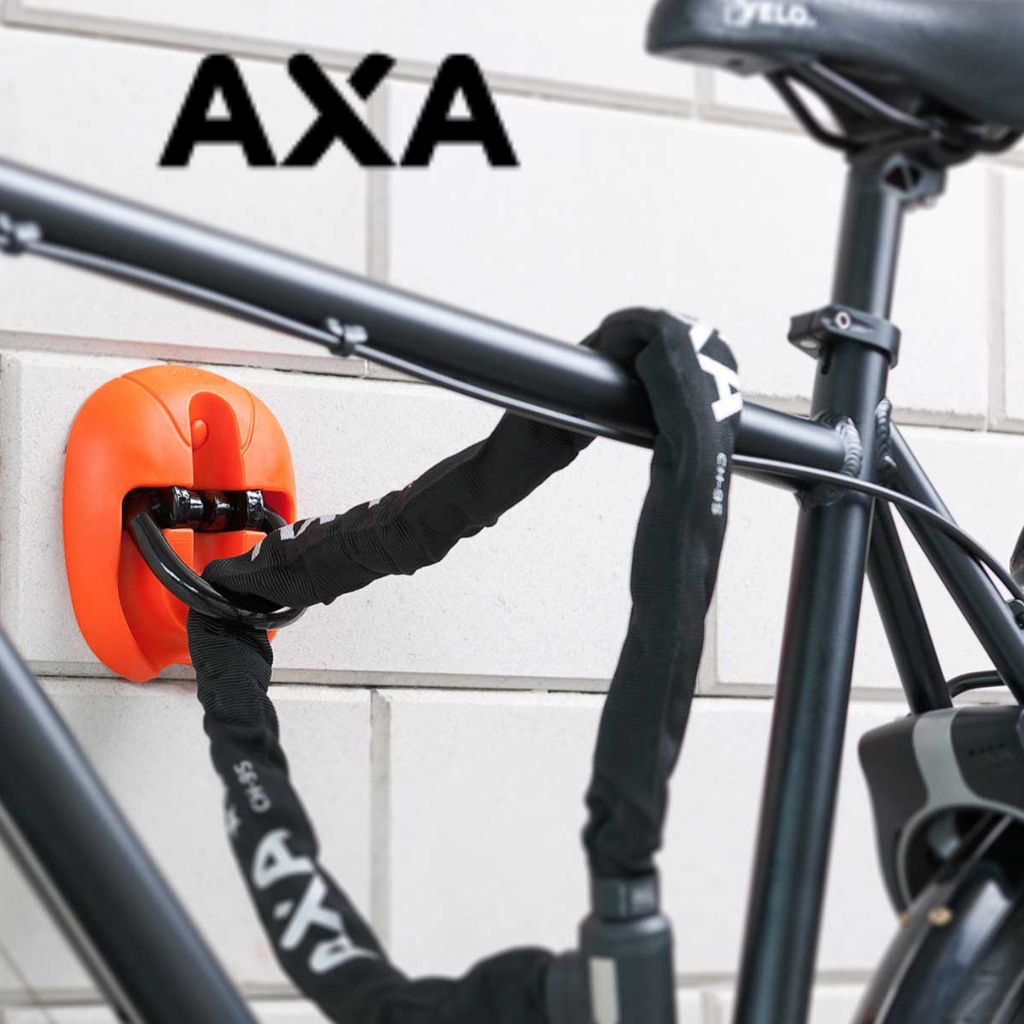 Axa is een Nederlands merk dat gespecialiseerd is in veiligheid. Ze maken sloten voor fietsen en ze zorgen ook voor fietsverlichting zodat je duidelijk opvalt op de weg en je duidelijk de weg verlicht ziet.